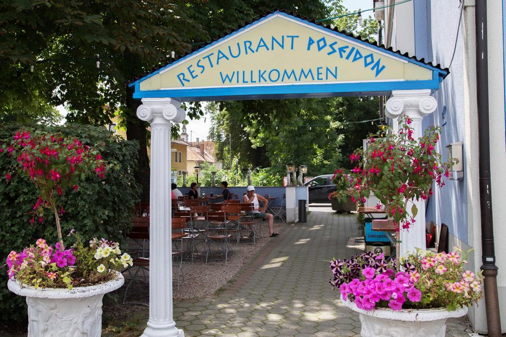 Hotel Blauer Karpfen Oberschleissheim Bagian luar foto