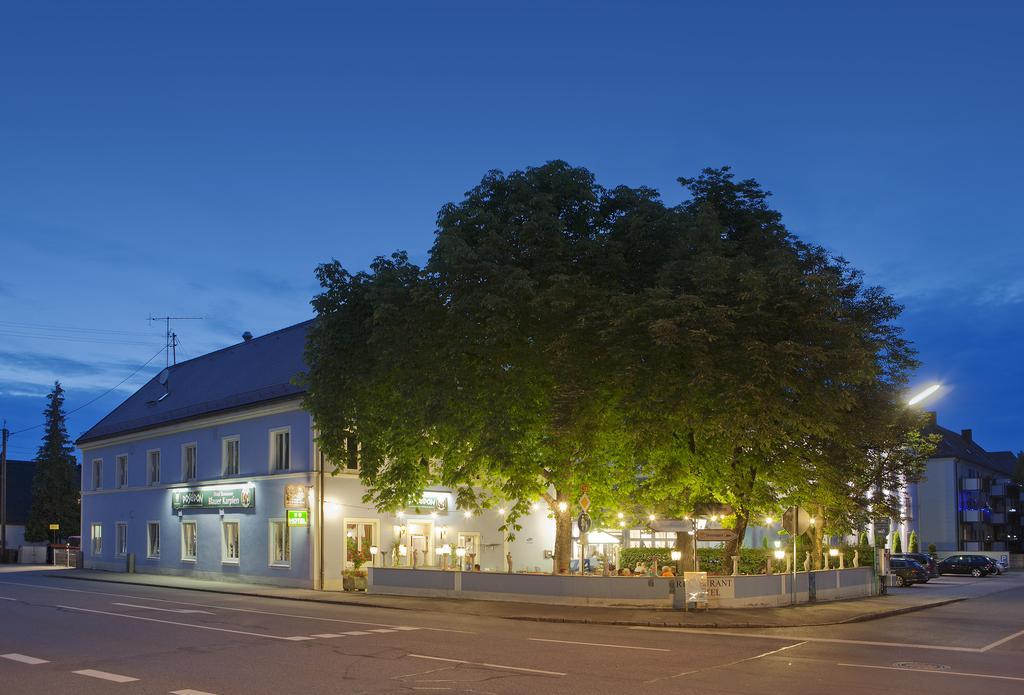 Hotel Blauer Karpfen Oberschleissheim Bagian luar foto