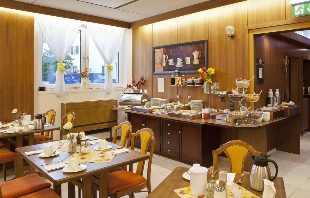 Hotel Blauer Karpfen Oberschleissheim Ruang foto