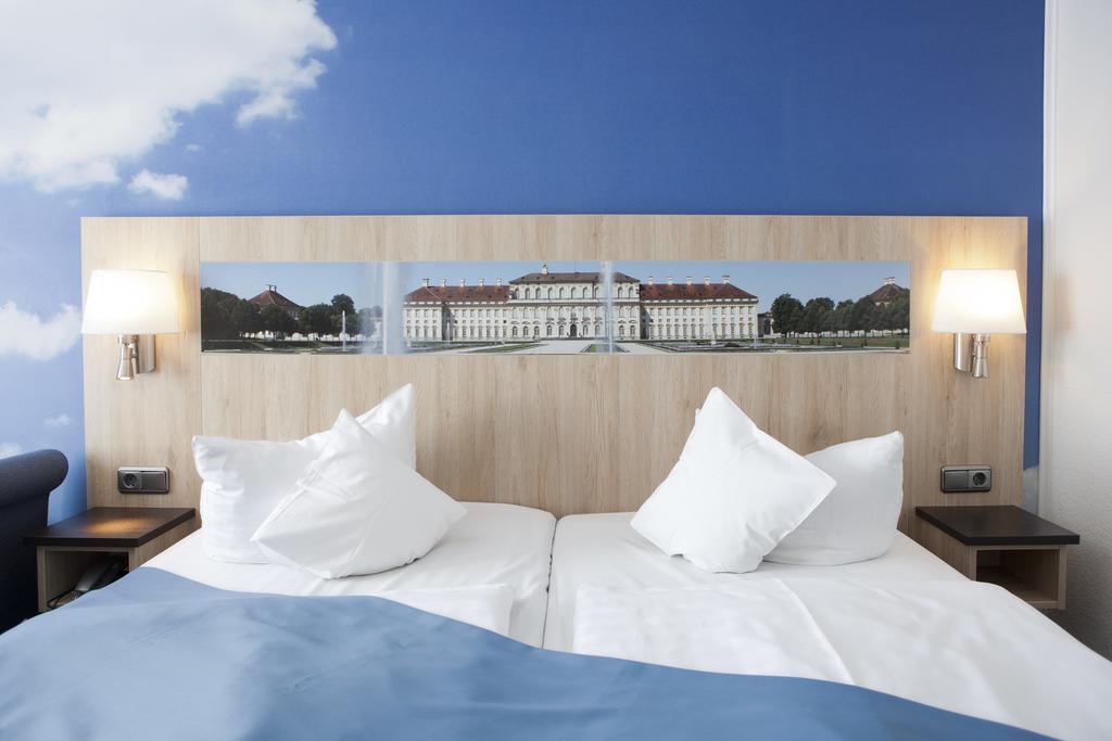 Hotel Blauer Karpfen Oberschleissheim Ruang foto