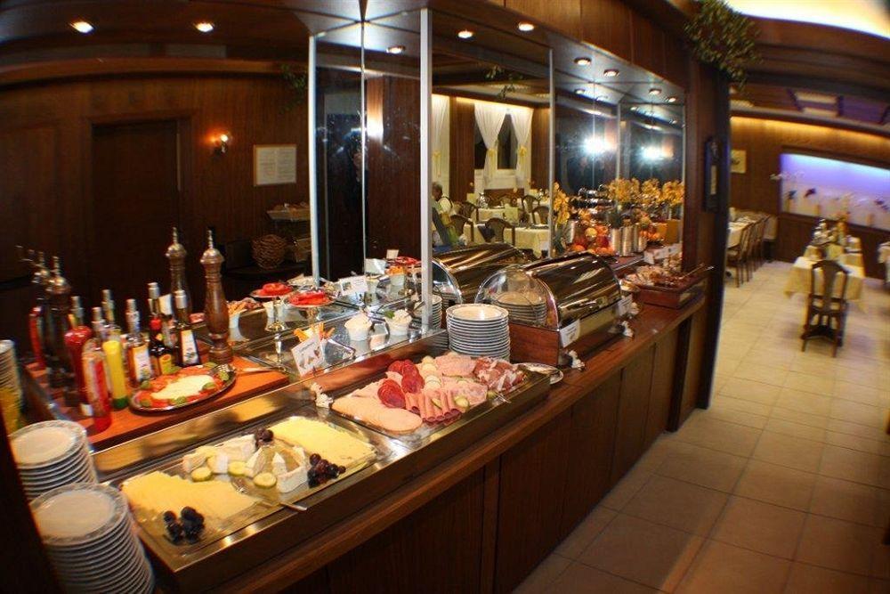 Hotel Blauer Karpfen Oberschleissheim Bagian luar foto