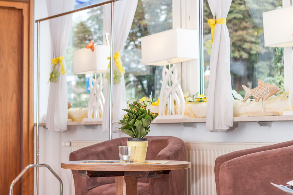 Hotel Blauer Karpfen Oberschleissheim Bagian luar foto