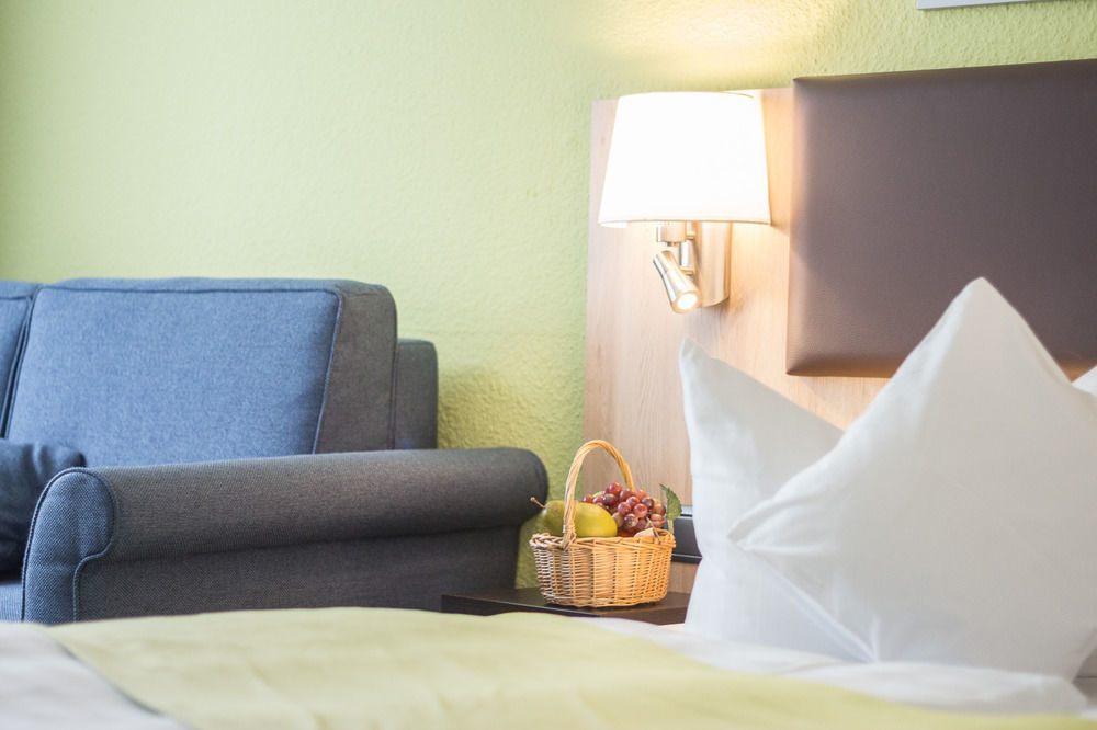 Hotel Blauer Karpfen Oberschleissheim Bagian luar foto