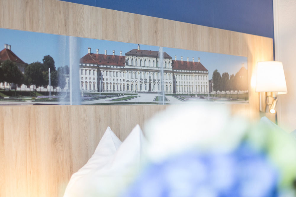 Hotel Blauer Karpfen Oberschleissheim Bagian luar foto