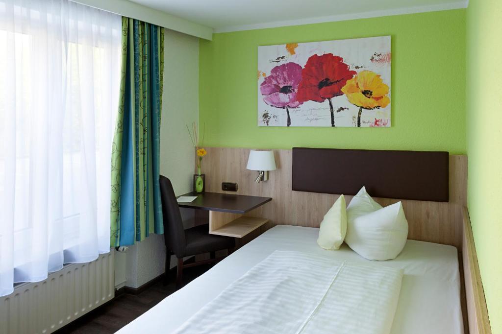 Hotel Blauer Karpfen Oberschleissheim Ruang foto