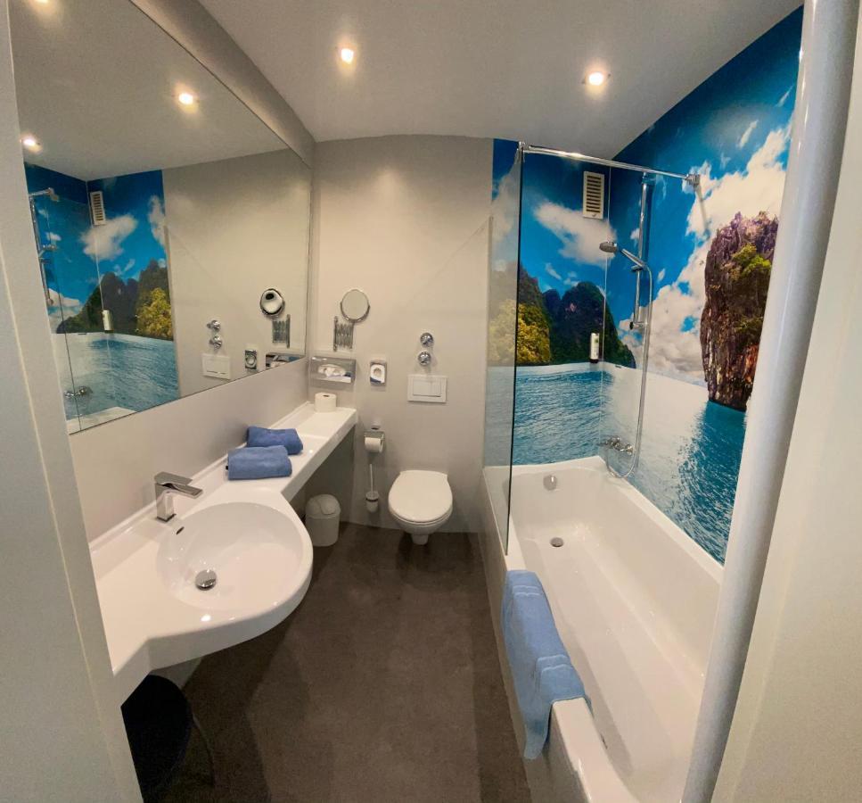 Hotel Blauer Karpfen Oberschleissheim Bagian luar foto