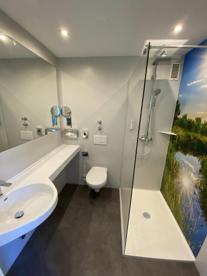 Hotel Blauer Karpfen Oberschleissheim Bagian luar foto
